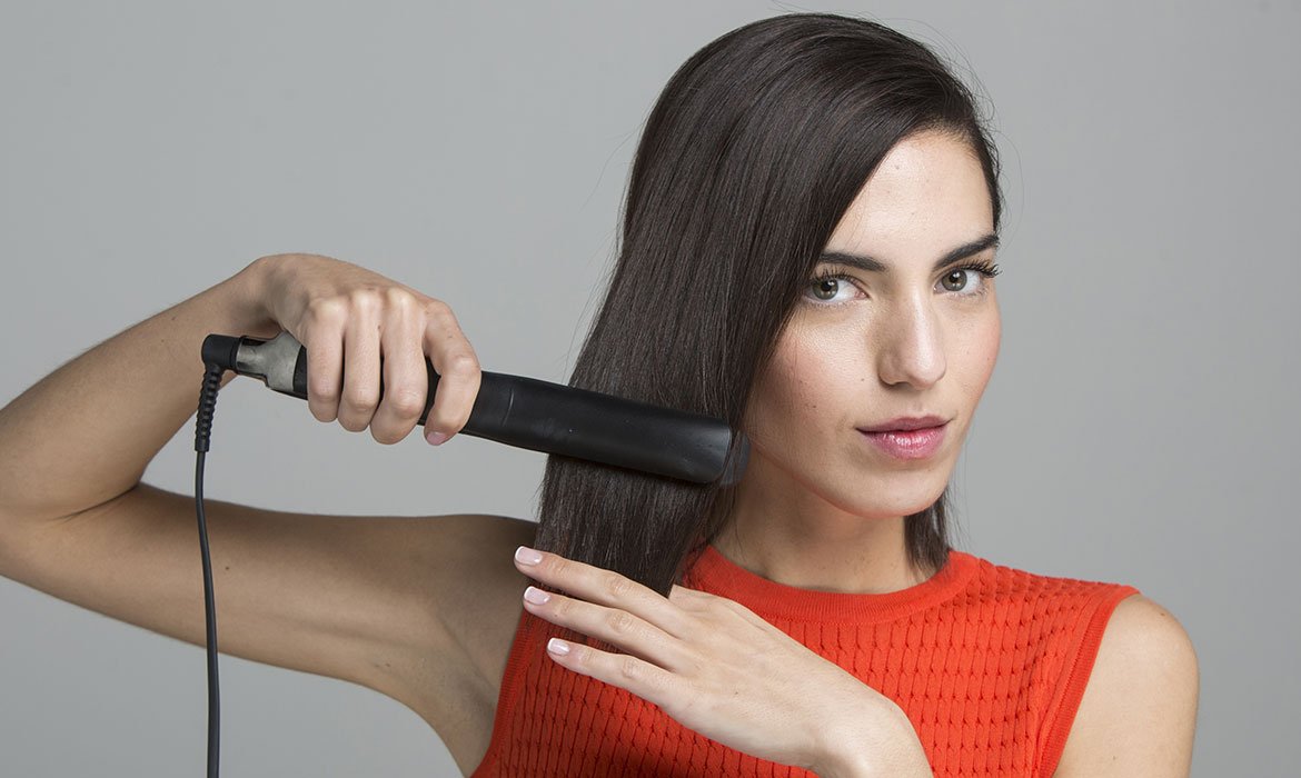 ¿Una regla básica para saber cómo mantener tu pelo limpio? Limpiar después de cada uso tus herramientas de styling. Ten en cuenta que acumulan restos de producto entre uso y uso.
